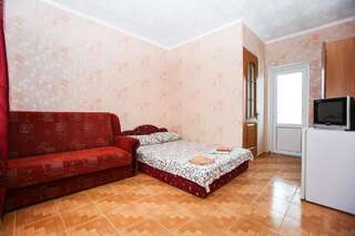 Гостиница Raatlan Guest House Судак Стандартный трехместный номер-3