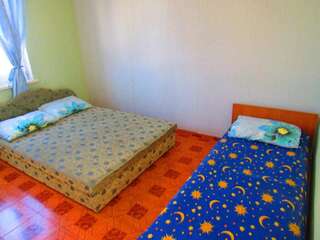 Гостиница Raatlan Guest House Судак Стандартный трехместный номер-4