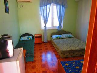 Гостиница Raatlan Guest House Судак Стандартный трехместный номер-5
