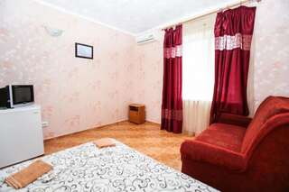 Гостиница Raatlan Guest House Судак Стандартный трехместный номер-8