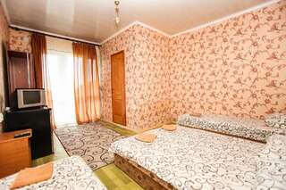 Гостиница Raatlan Guest House Судак Стандартный четырехместный номер-2