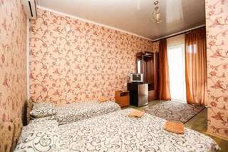 Гостиница Raatlan Guest House Судак Стандартный четырехместный номер-3